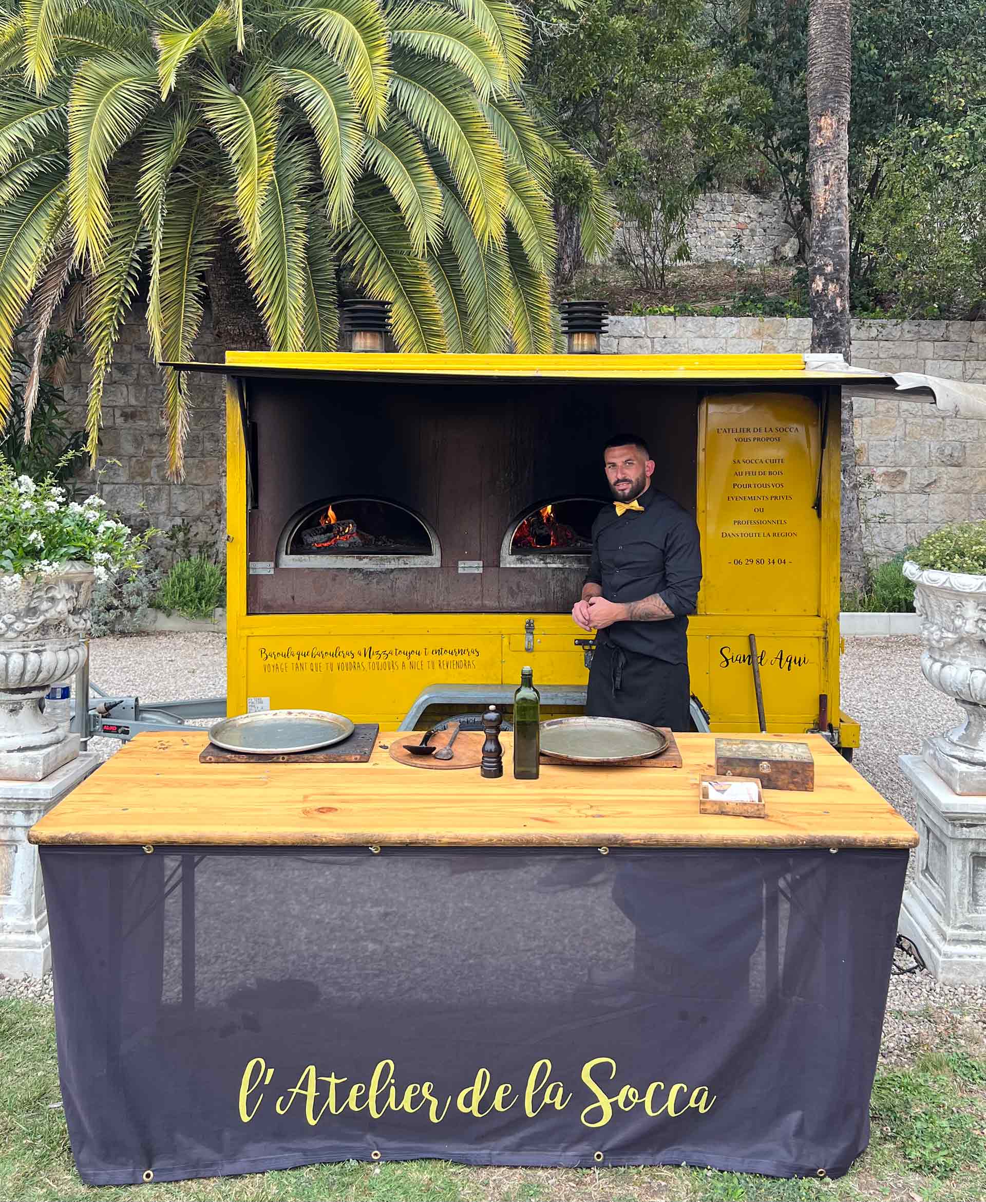 Notre food truck à bois privatisé au coeur des jardins du château saint-Georges à Grasse.